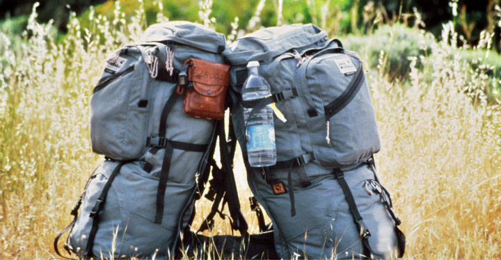 Une vieille photo de deux sacs à dos Jack Wolfskin